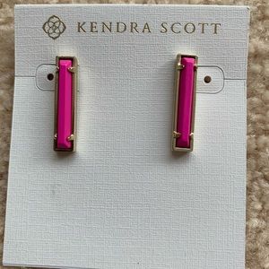 Kendra Scott Levi Studs in Magenta Magnesite